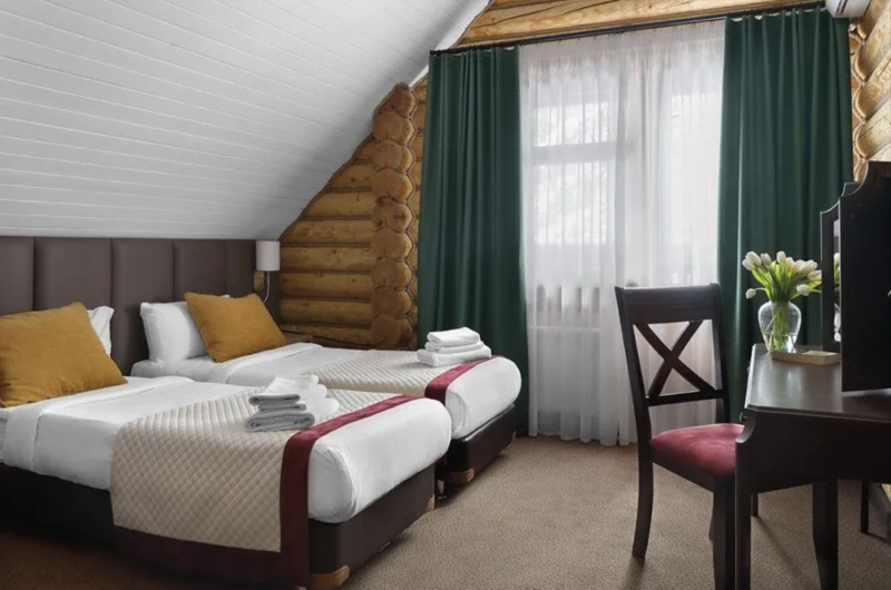 Cottages and rooms in three eco-hotels in the Moscow region will be distributed today for 1999-2999 rubles