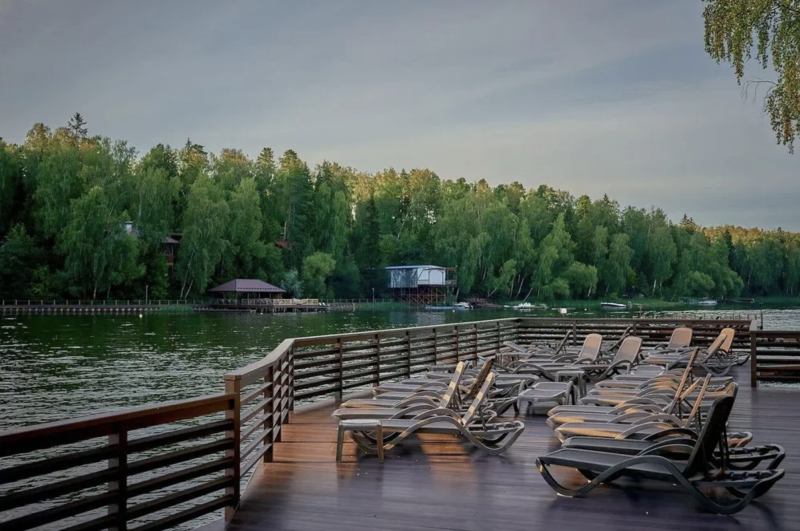 Cottages and rooms in three eco-hotels in the Moscow region will be distributed today for 1999-2999 rubles