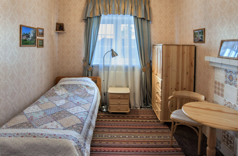 Eat, sleep, pray: a double room with three meals a day in a hotel near the monastery for 2,200 rubles (!), a single room for 1,400 rubles